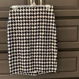 Limited pencil skirt, size 0, back zipper, cotton/spandex fabric